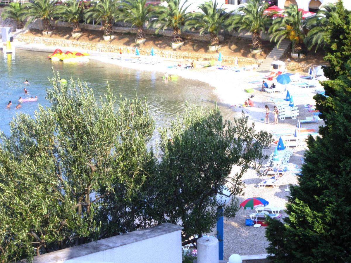 Hotel Zenit Neum Bagian luar foto