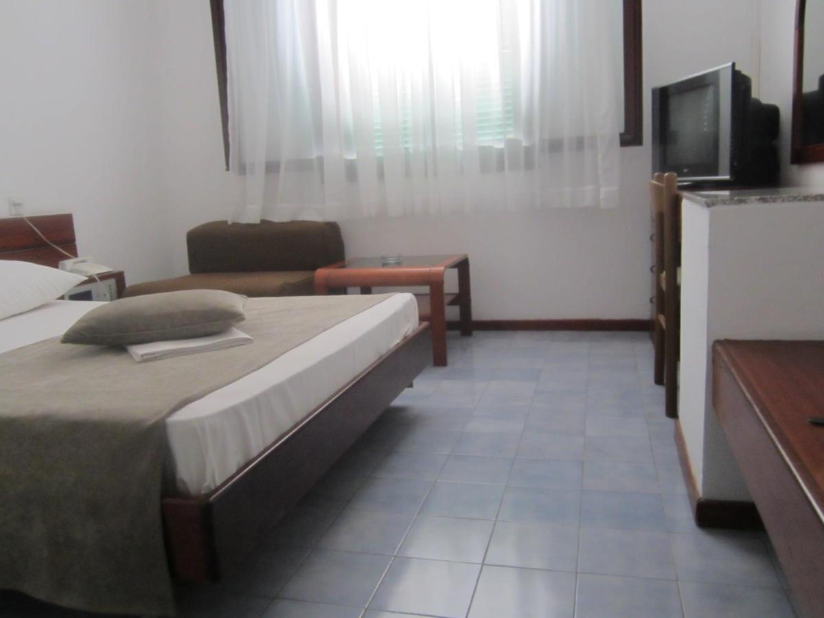 Hotel Zenit Neum Bagian luar foto