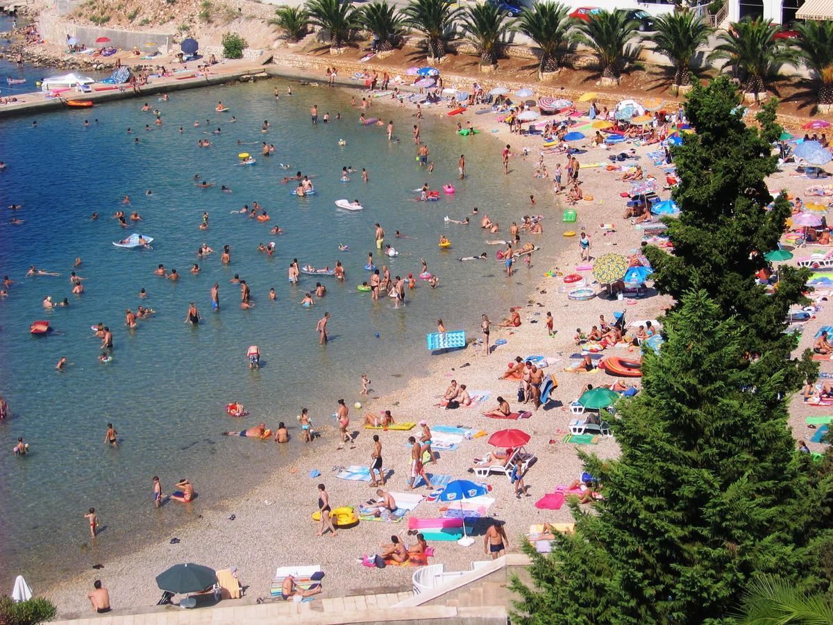 Hotel Zenit Neum Bagian luar foto