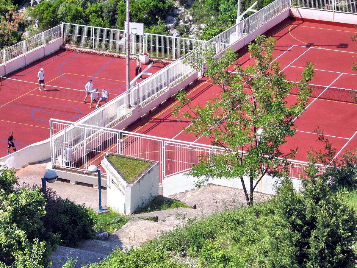 Hotel Zenit Neum Bagian luar foto
