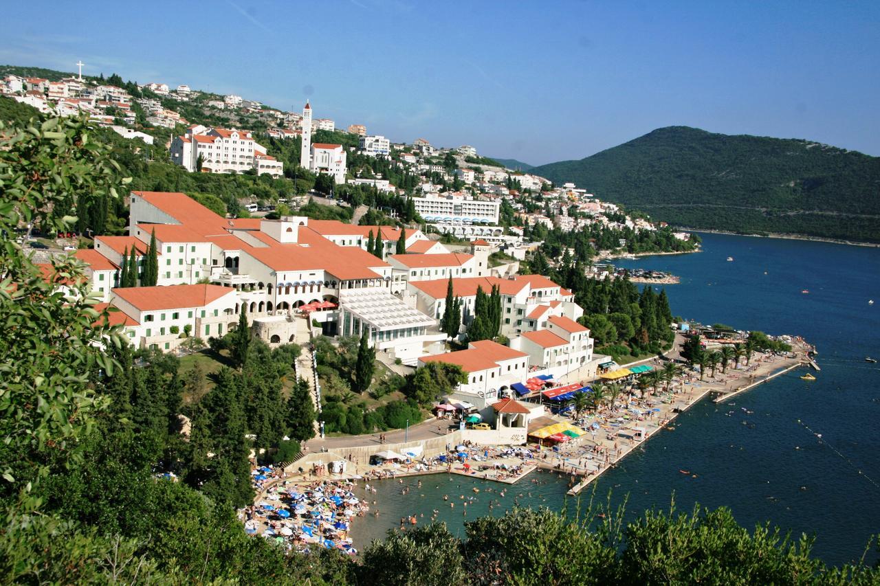 Hotel Zenit Neum Bagian luar foto