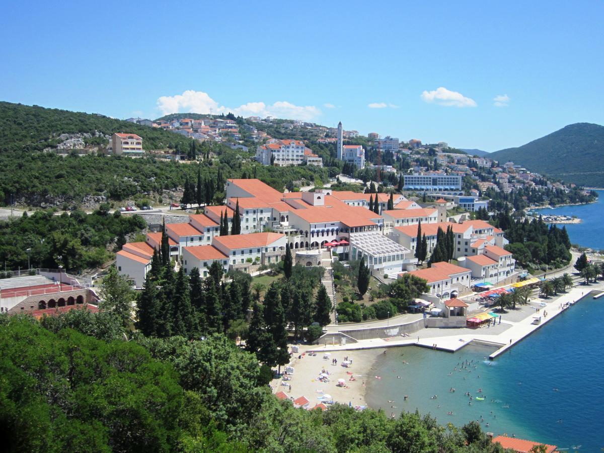 Hotel Zenit Neum Bagian luar foto