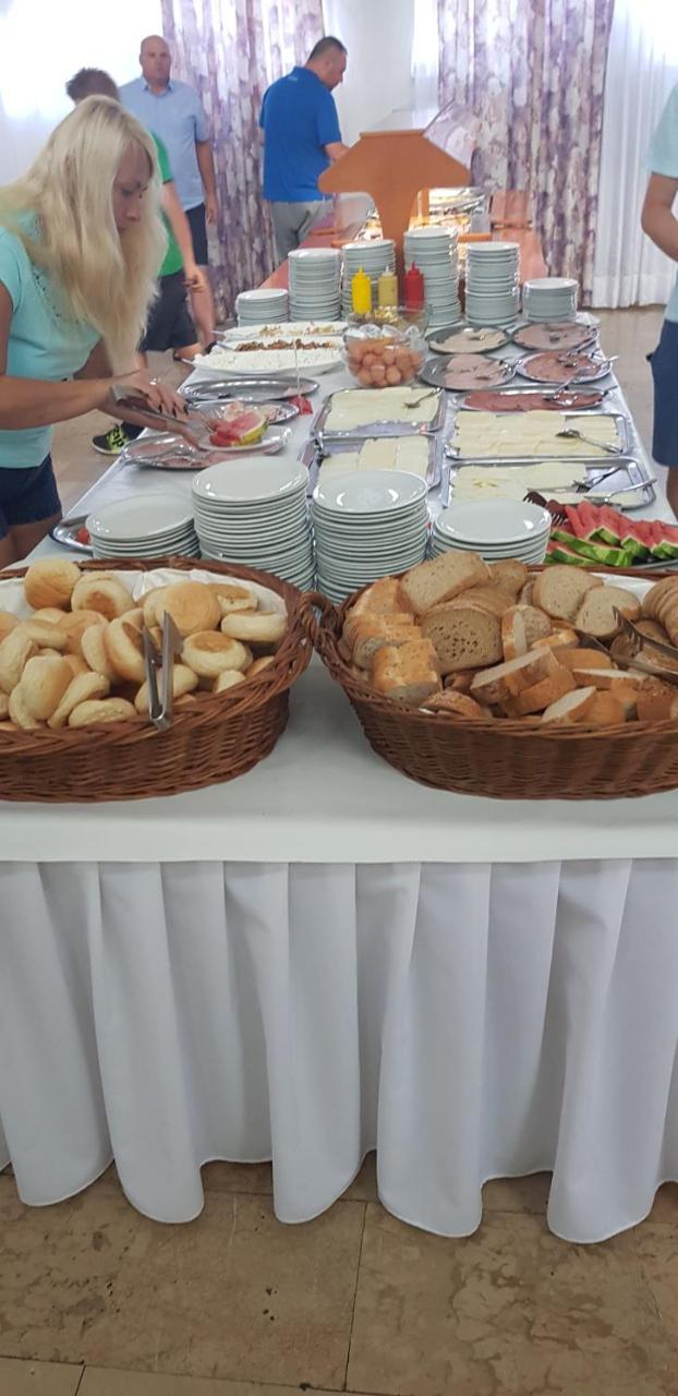 Hotel Zenit Neum Bagian luar foto