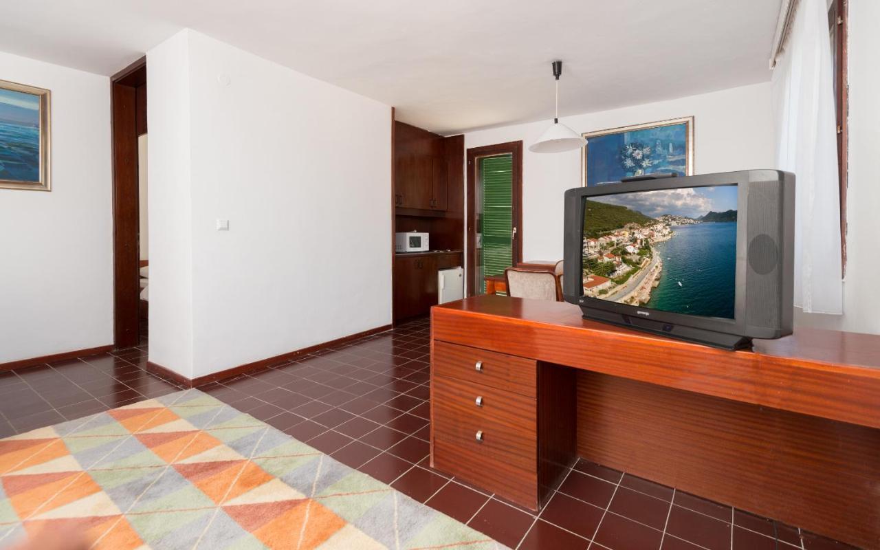 Hotel Zenit Neum Bagian luar foto