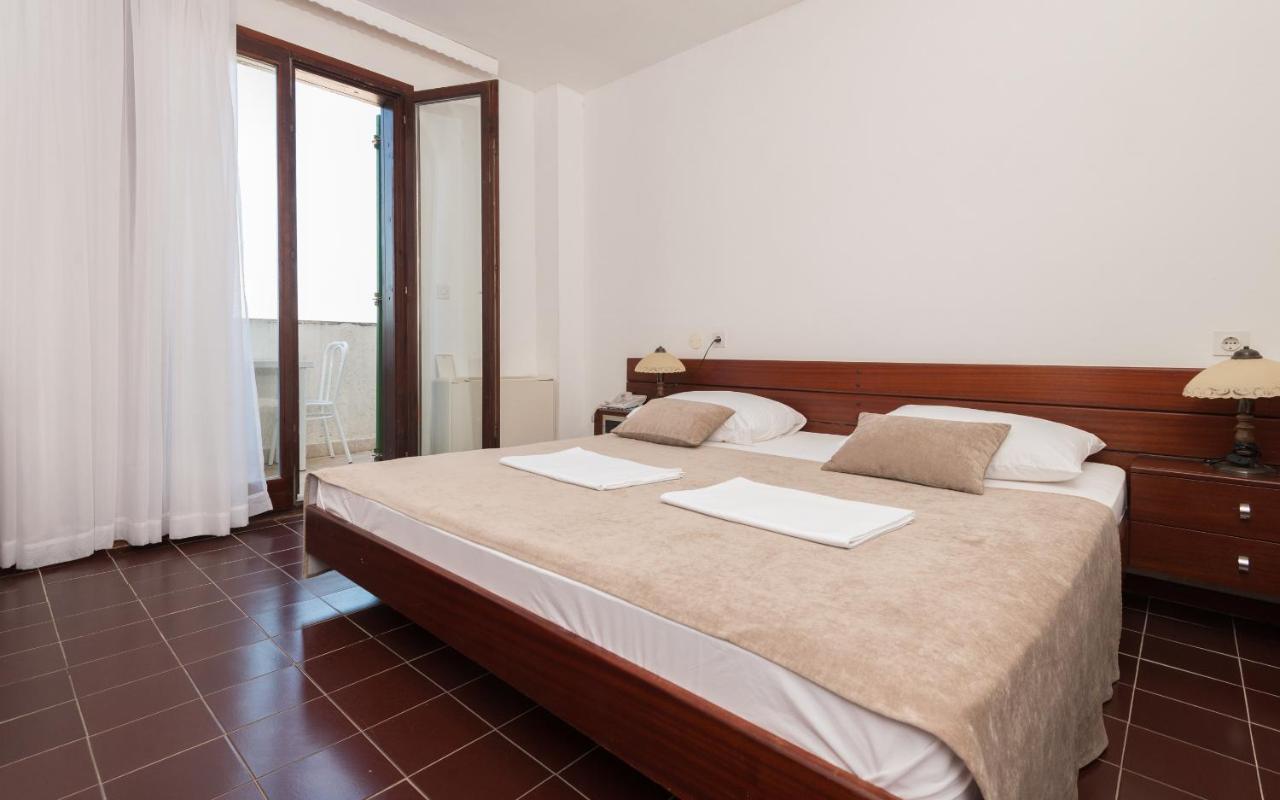 Hotel Zenit Neum Bagian luar foto
